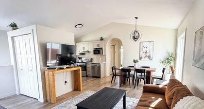 Modern 4BR | Walk to Eastlink | Sleeps 8