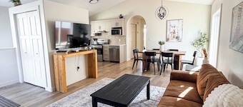 Modern 4BR | Walk to Eastlink | Sleeps 8