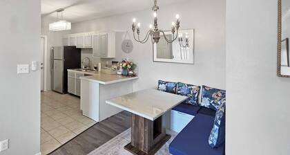 3 Bedroom, 3 Bath Biloxi Townhome â Walk to Beach â Game Lounge