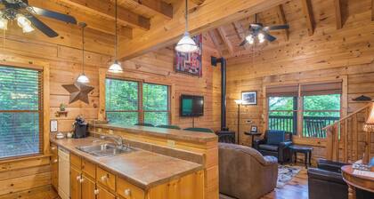 Firefly Lodge - Cabin w Mountain Views & Fire pit