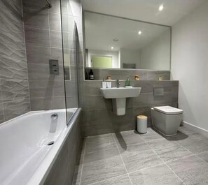 Hårføner, håndklær, såpe og toalettpapir