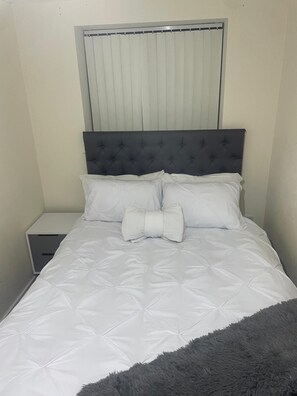 1 chambre, fer et planche à repasser, accès Internet