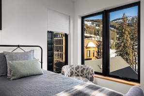 4 habitaciones, tabla de planchar con plancha, wifi y ropa de cama