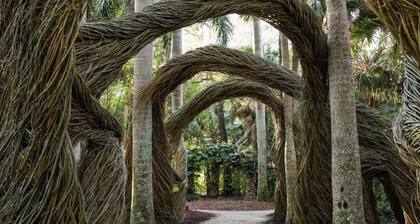 Sunny Vero Beach Escape W/ Private Pool, BBQ Grill & Steps to Private Beach Access! 🌴🍹