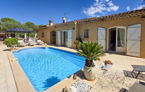 Beautiful home in Roquebrune sur Argens