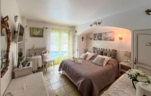 4 bedrooms, iron/ironing board, travel cot, free WiFi - Beautiful home in Roquebrune sur Argens (Roquebrune sur Argens)