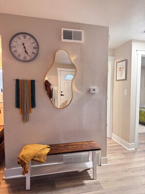 Interior - 2-bedroom house in soothing Colorado Springs with AC comfort (Colorado Springs)