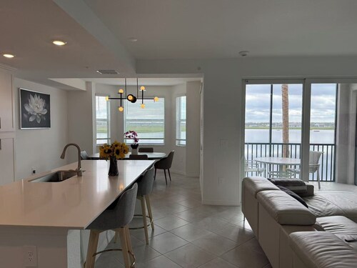 Calusa Country Club Golf Condo 2/2 w Lake View