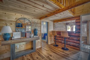 3 habitaciones, tabla de planchar con plancha y cuna de viaje 