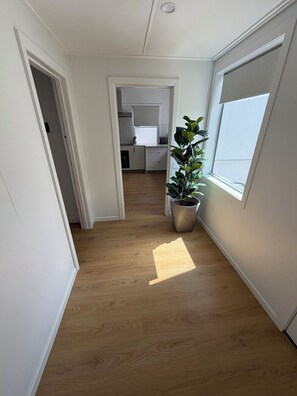 Interior - Walk to CBD, Train Station and Stadium (South Geelong)