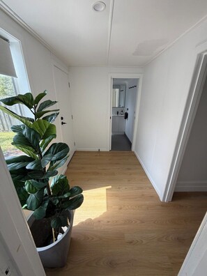 Interior - Walk to CBD, Train Station and Stadium (South Geelong)