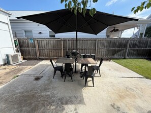 Outdoor dining - Walk to CBD, Train Station and Stadium (South Geelong)
