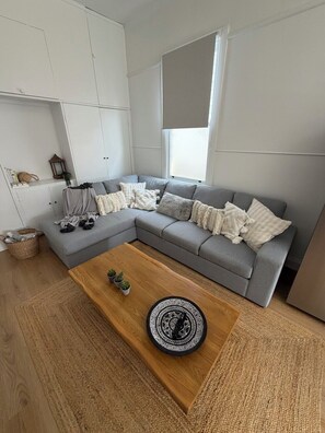 Smart TV, books - Walk to CBD, Train Station and Stadium (South Geelong)
