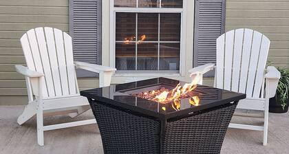 Cozy 1-bedroom The Hilltop Bungalow in enchanting Ogelsby. 30 minutes from Waco