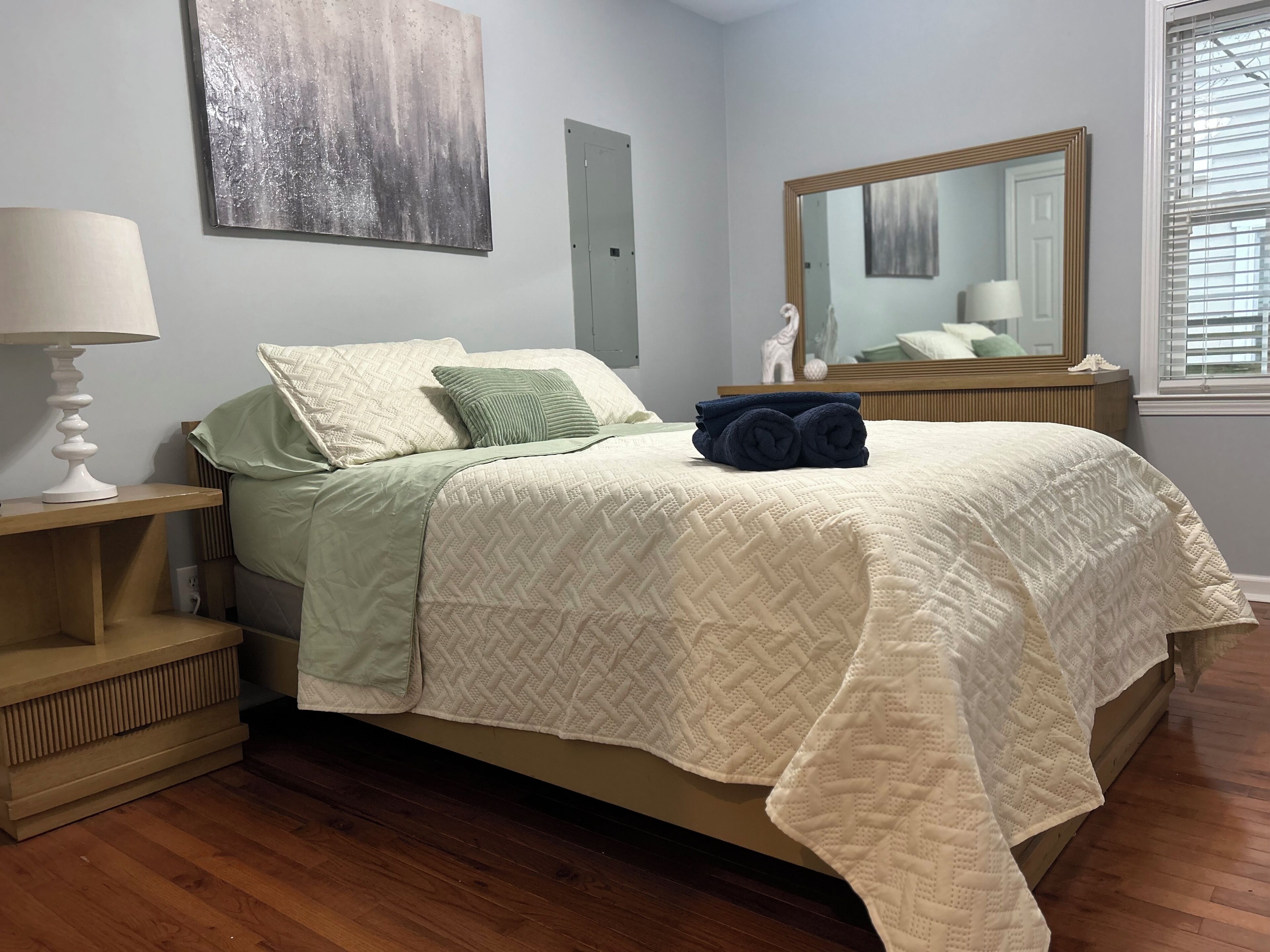 2 bedrooms, iron/ironing board, WiFi, bed sheets