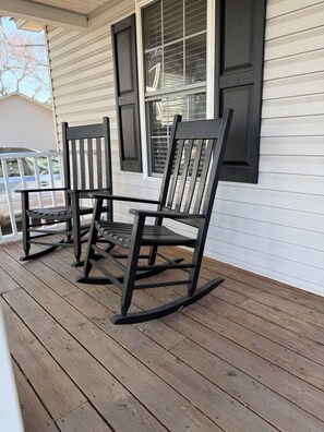 Terrace/patio - Under the Oaks- A Downtown Hidden Gem (Wilmington)