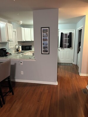 Private kitchen - Under the Oaks- A Downtown Hidden Gem (Wilmington)