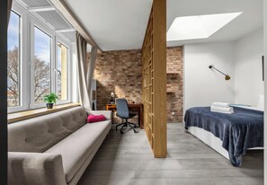 A modern bedroom with a sofa, a desk, and a bed. - Royal Baths Superior Apartment (Warszawa)
