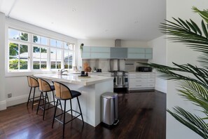 Fridge, microwave, oven, stovetop - Classic & Spacious 4-Bedroom Home in Prime Epsom (Auckland Central)