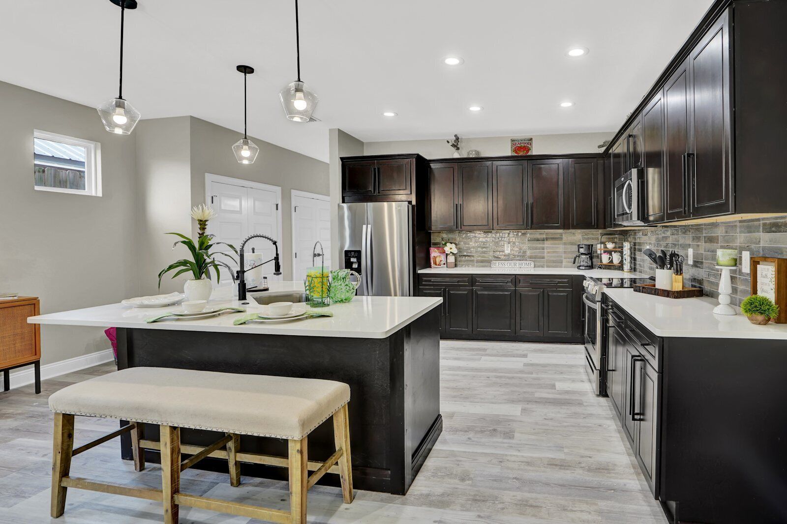 Refrigerador, microondas, horno y parrilla de estufa 