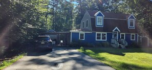 Exterior - Quiet 3 bedroom, 1.5 bath Lake House with 3min walk to beautiful Sebago beach (Standish)