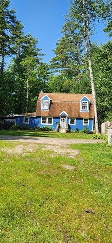 Quiet 3 bedroom, 1.5 bath Lake House with 3min walk to beautiful Sebago beach