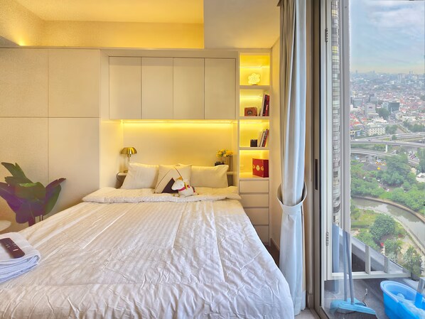 Room, 1 Bedroom, City View | Iron/ironing board, free WiFi - Whiz By SanLiving - Studio (Jakarta)