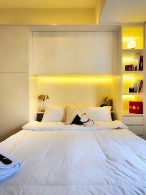 Room, 1 Bedroom, City View | Iron/ironing board, free WiFi - Whiz By SanLiving - Studio (Jakarta)