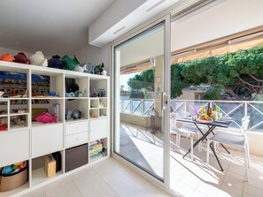 Children’s area - 1-Br Cannes East, Residence with Swimming Pool (Cannes)