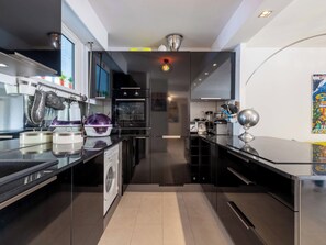 Fridge, microwave, oven, dishwasher - 1-Br Cannes East, Residence with Swimming Pool (Cannes)