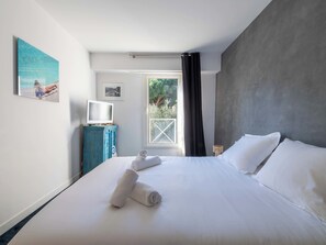1 bedroom, iron/ironing board, WiFi, bed sheets - 1-Br Cannes East, Residence with Swimming Pool (Cannes)
