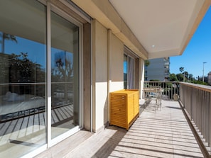 Terrace/patio - 2-Br Apartment with Terrace – Near Cannes Centre (Cannes)
