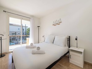 2 habitaciones, tabla de planchar con plancha, wifi y ropa de cama 