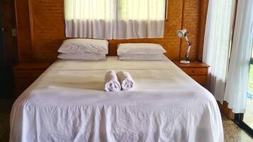 Classic Bungalow, Sea View, Beachfront | Iron/ironing board