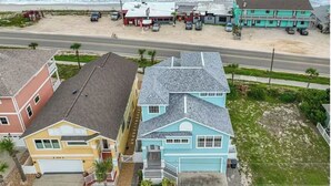 A coastal residential area with houses, a road, and a beach. - 4-Bedroom Villa in Flagler Beach with priority beach access (Flagler Beach)