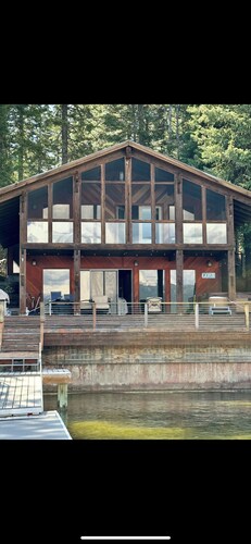 Paradise on Payette Lake Beach House! Private Dock, Beach Access, Hot tub& Sauna
