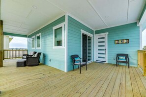 Terrace/patio - Spacious 4-bedroom house, with boat parking!!!Close to a boat ramp (Rockport)