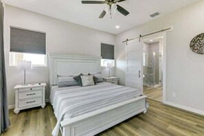 4 bedrooms, iron/ironing board, WiFi, bed sheets - Spacious 4-bedroom house, with boat parking!!!Close to a boat ramp (Rockport)