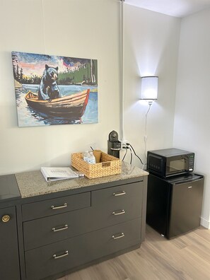 Interior - Eureka studio #401· Jetted tub · Walk to downtown (Eureka Springs)
