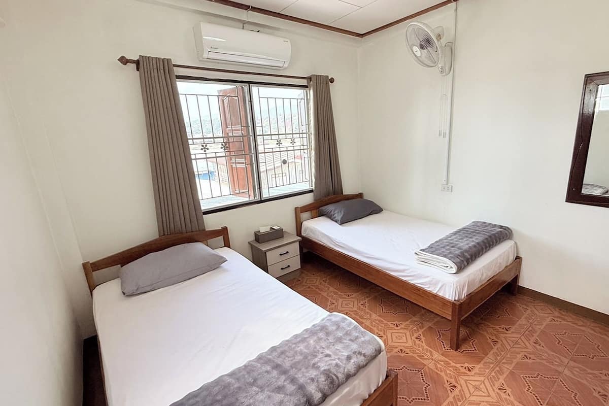 Standard Twin Room With Air Conditioning