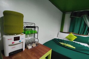 Family Room (9pax) with terrace | Private kitchenette - MilVir Tourist Inn El Nido near Beach (El Nido)