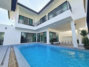 Outdoor pool - Jitvirat Pool Villa (Thep Krasattri)