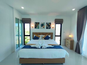 Villa, alberca privada | Caja de seguridad en la habitación, escritorio y wifi gratis 