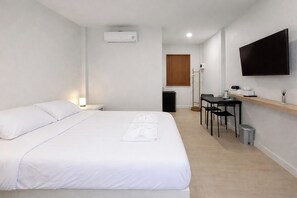 Deluxe Double Room | Desk, free WiFi, bed sheets - The 9 Motel (Ngao)