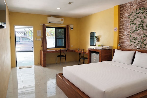 Standard Double Room | Desk, blackout drapes, iron/ironing board, free WiFi - F.H.R Krabi City Hotel (Krabi)