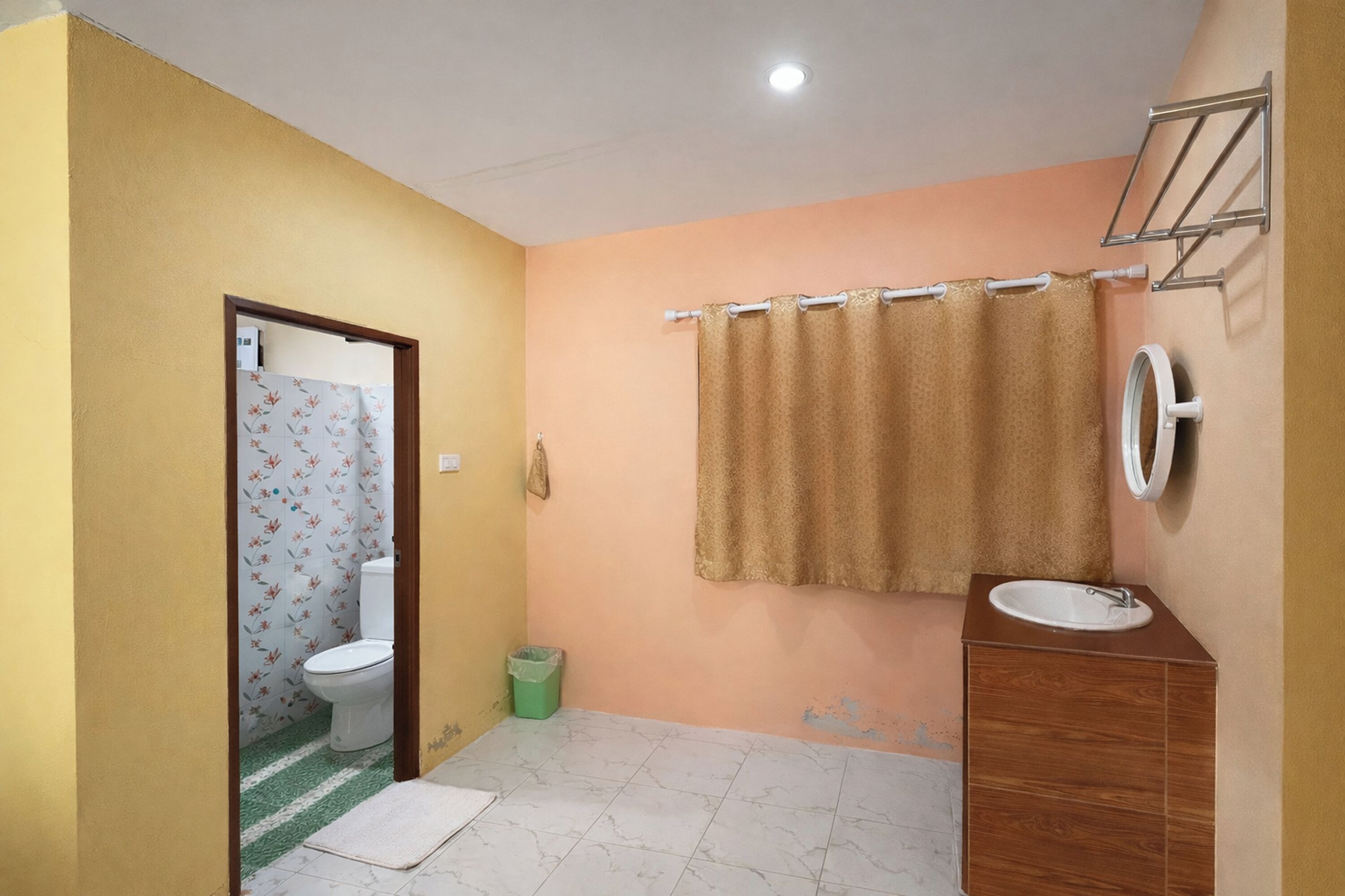 Standard Double Room | Bathroom | Shower, rainfall showerhead, free toiletries, hair dryer