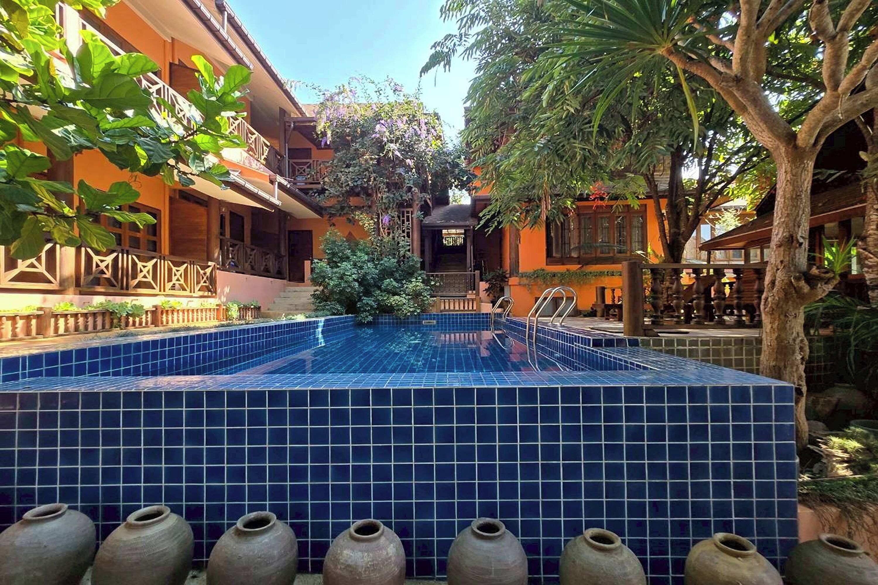 حمام سباحة خارجي