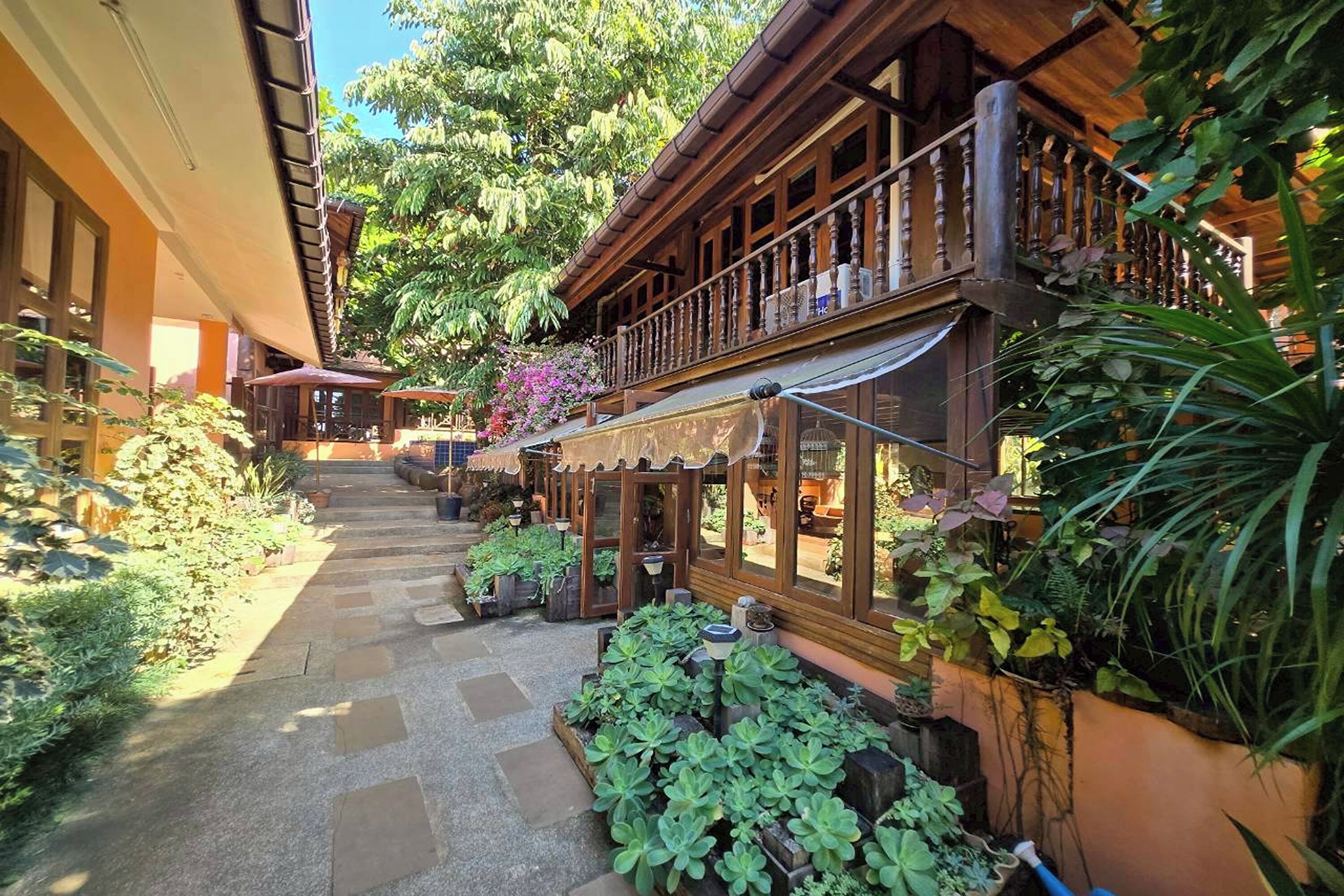 المنشأة من الخارج