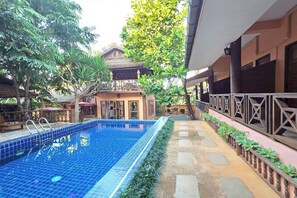 Outdoor pool - Baan Yung Hill Resort (Chiang Rai)