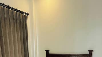 Single Room | In-room safe, desk, bed sheets